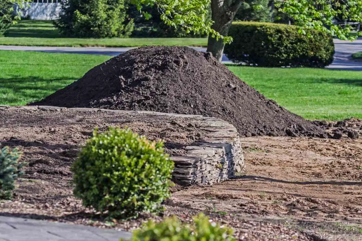 how-much-does-a-yard-of-topsoil-weigh